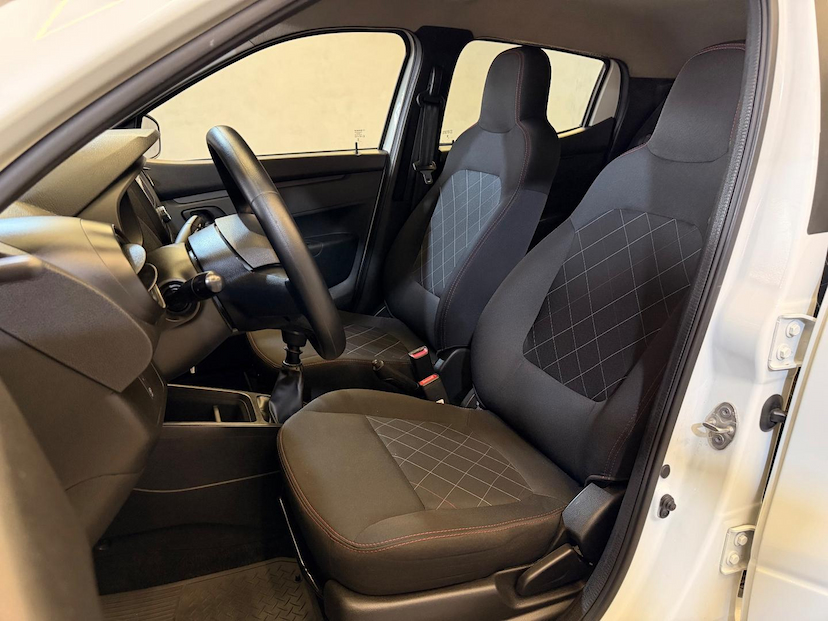 Foto do veículo RENAULT KWID  ZEN 2 2024 34.876 KM 56.900,00