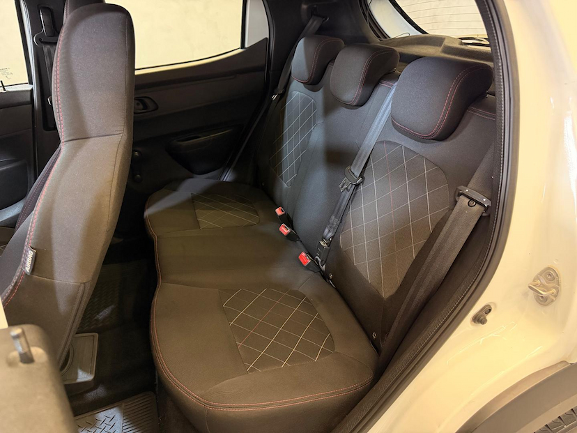 Foto do veículo RENAULT KWID  ZEN 2 2024 34.876 KM 56.900,00