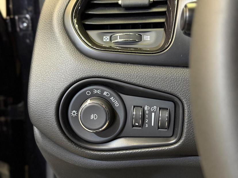 Foto do veículo JEEP RENEGADE  LGTD T270 2024 24.715 KM 118.900,00