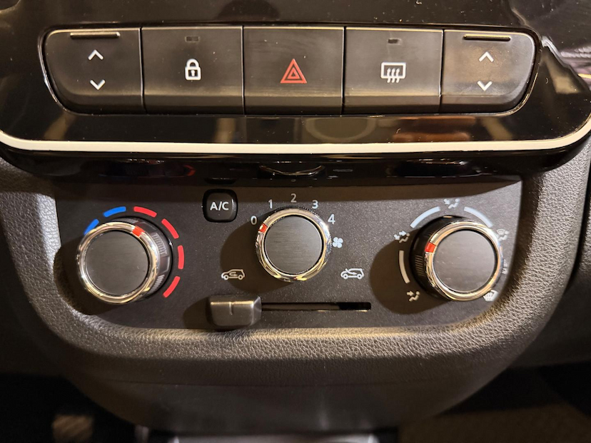 Foto do veículo RENAULT KWID  INTENS 10MT 2021 44.600 KM 46.900,00
