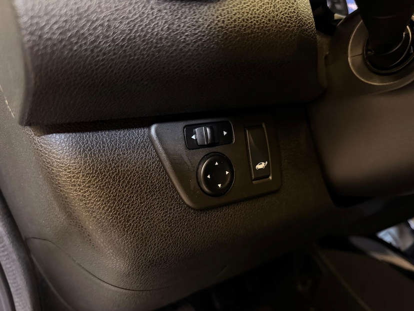 Foto do veículo RENAULT KWID  INTENS 10MT 2021 44.600 KM 46.900,00