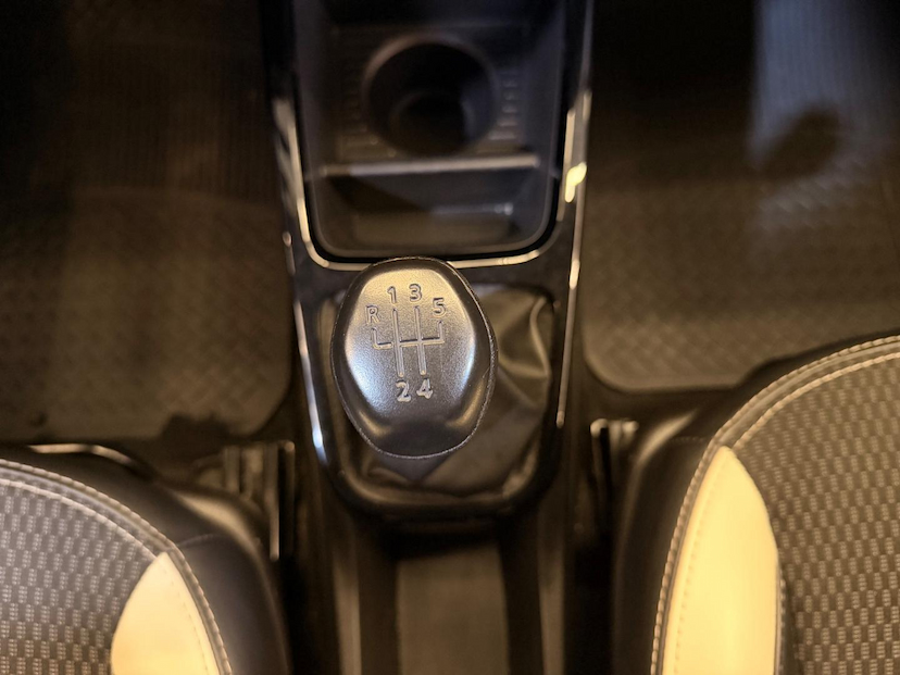 Foto do veículo RENAULT KWID  INTENS 10MT 2021 44.600 KM 46.900,00