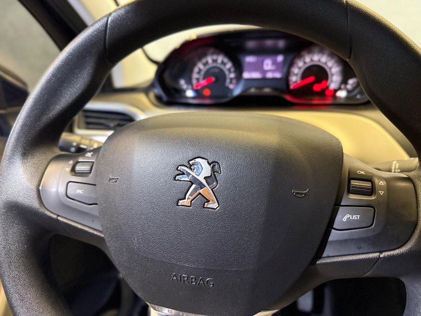 Foto do veículo PEUGEOT 2008  ALLURE PK 2022 62.282 KM 71.900,00