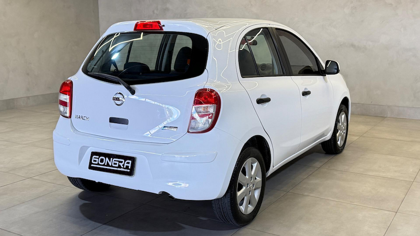 Foto do veículo NISSAN MARCH  16SV FLEX 2013 133.000 KM 37.900,00
