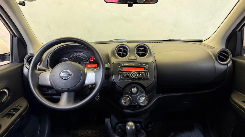 Foto do veículo NISSAN MARCH  16SV FLEX 2013 133.000 KM 37.900,00