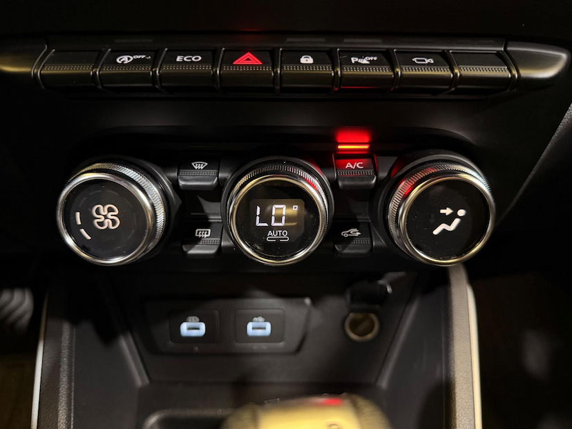 Foto do veículo RENAULT DUSTER  ICO16 CVT 2023 54.000 KM 99.900,00
