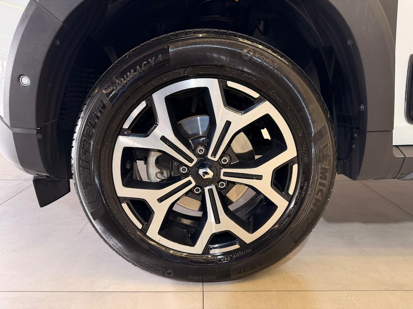 Foto do veículo RENAULT DUSTER  ICO16 CVT 2023 54.000 KM 99.900,00
