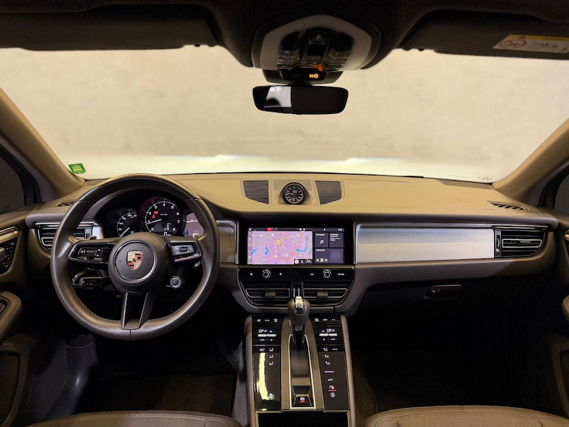Foto do veículo PORSCHE MACAN  2.0 TURBO 2022 37.100 KM 419.900,00