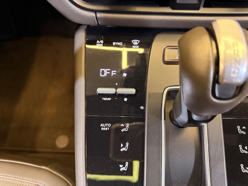 Foto do veículo PORSCHE MACAN  2.0 TURBO 2022 37.100 KM 419.900,00