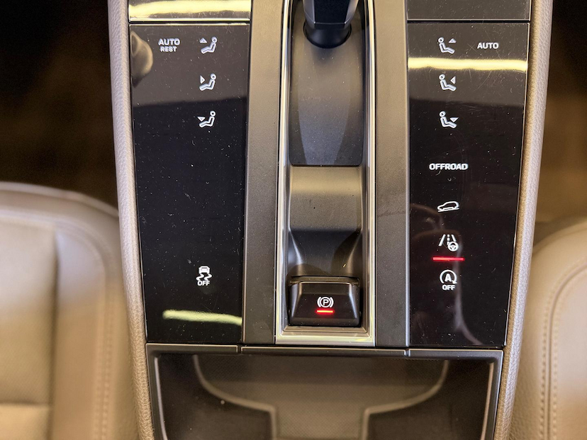 Foto do veículo PORSCHE MACAN  2.0 TURBO 2022 37.100 KM 419.900,00
