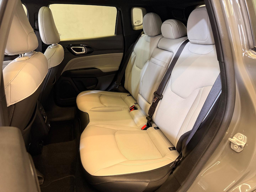 Foto do veículo JEEP COMPASS  SERIE S TF 2022 15.751 KM 159.900,00