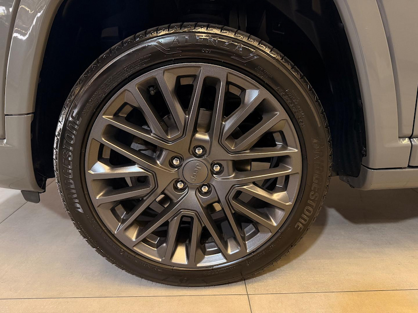 Foto do veículo JEEP COMPASS  SERIE S TF 2022 15.751 KM 159.900,00