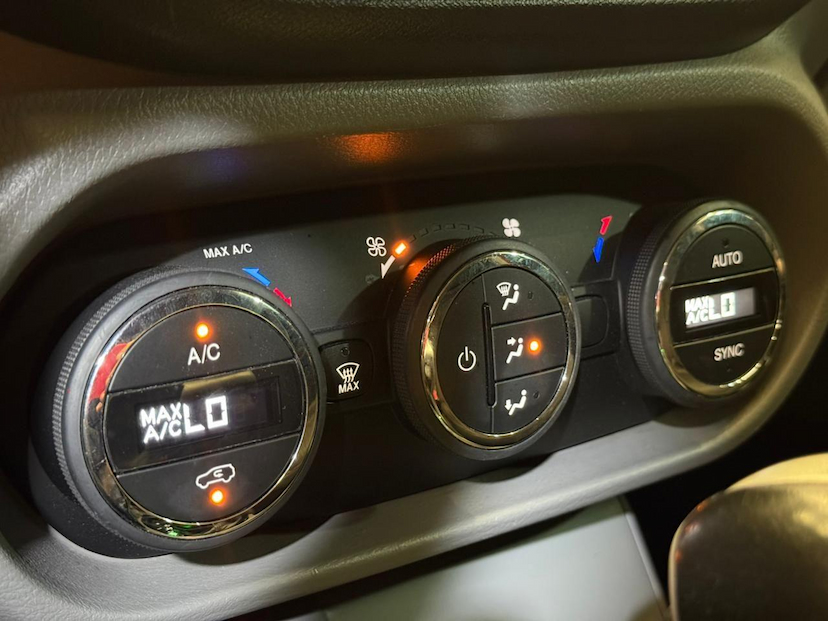 Foto do veículo FIAT TORO  VOLCANO 2.0 16V 4X4 TB DIESEL AUT. 2017 100.000 KM 99.900,00