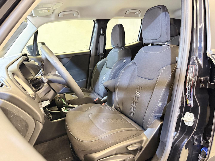 Foto do veículo JEEP RENEGADE  SPORT ALTITUDE 1.3 TB FLEX AUT. 2025 61 KM 121.900,00