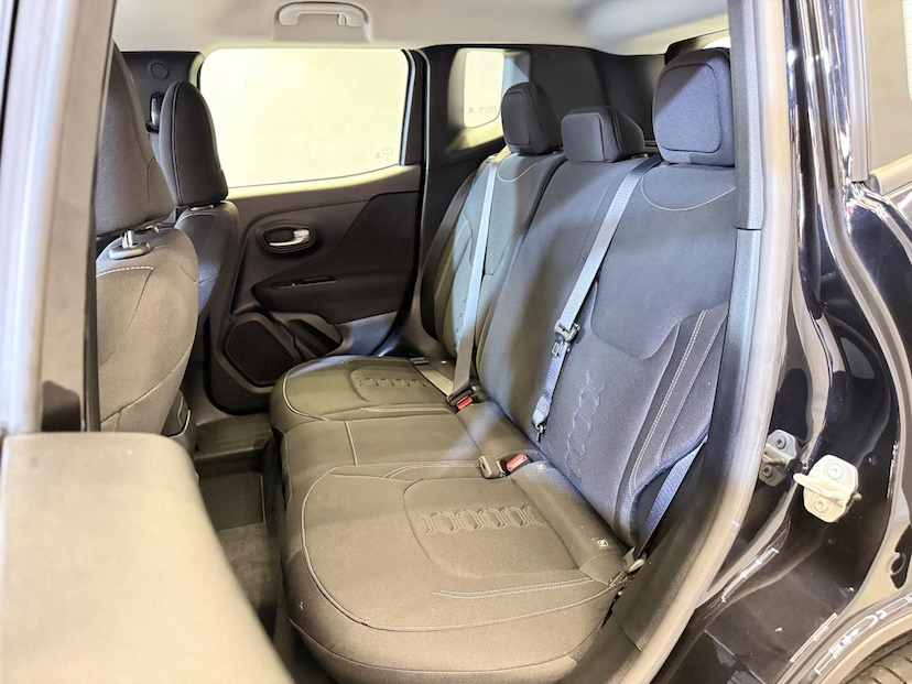 Foto do veículo JEEP RENEGADE  SPORT ALTITUDE 1.3 TB FLEX AUT. 2025 61 KM 121.900,00