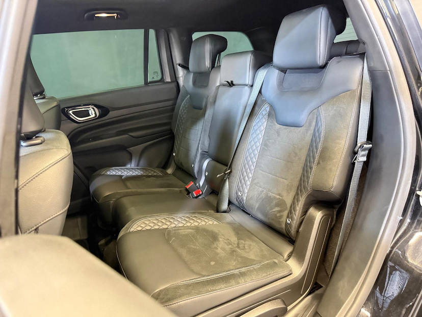 Foto do veículo JEEP COMMANDER COMMANDER BLACKHAWK 2025 17.672 KM 245.900,00