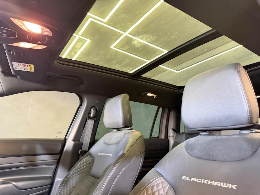 Foto do veículo JEEP COMMANDER COMMANDER BLACKHAWK 2025 17.672 KM 245.900,00