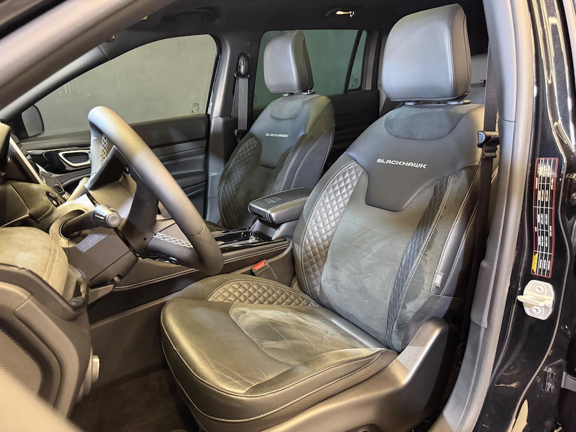 Foto do veículo JEEP COMMANDER COMMANDER BLACKHAWK 2025 17.672 KM 245.900,00