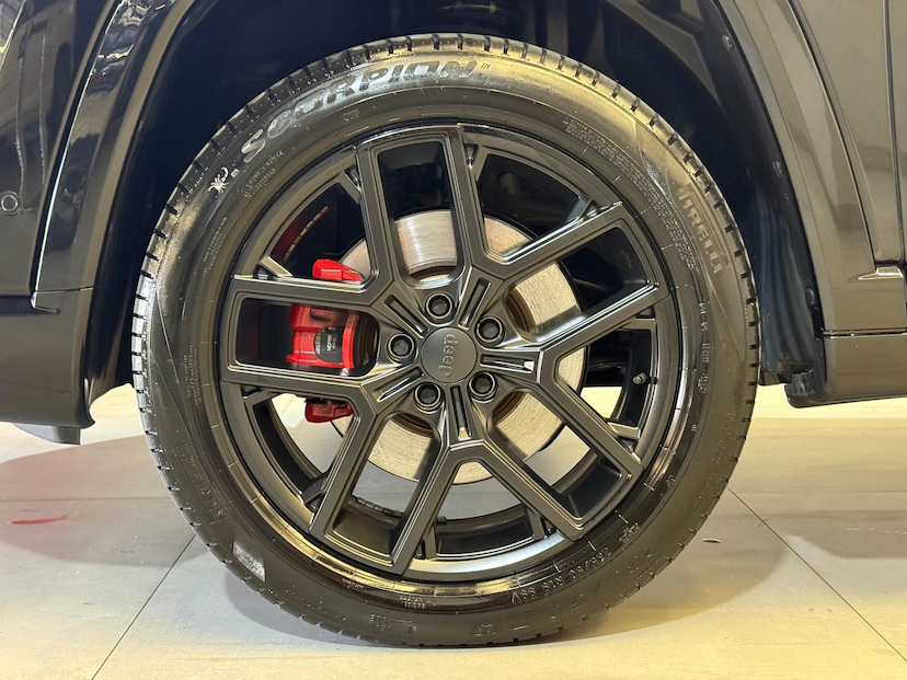 Foto do veículo JEEP COMMANDER COMMANDER BLACKHAWK 2025 17.672 KM 245.900,00