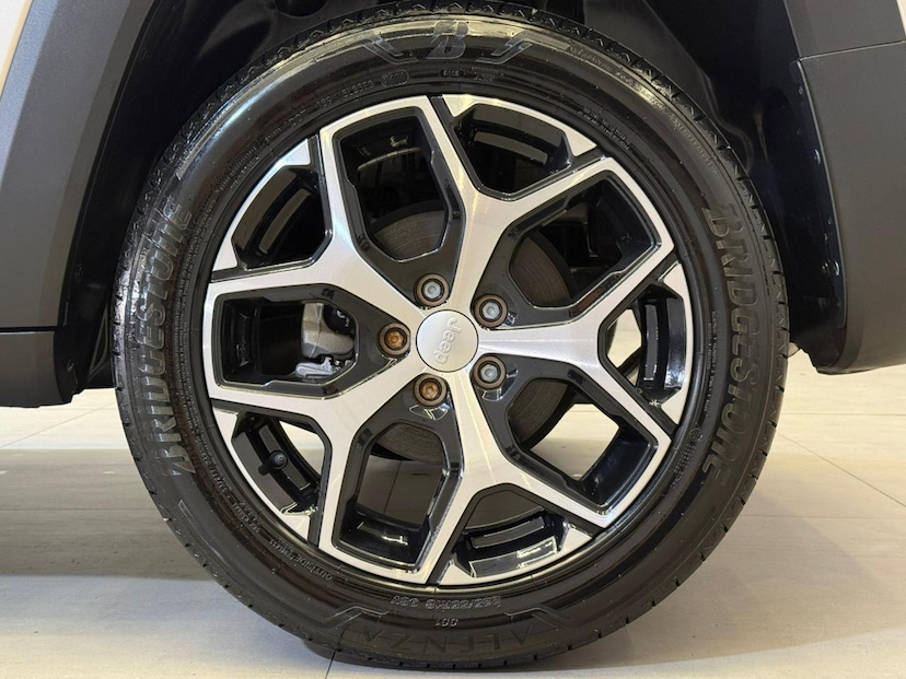 Foto do veículo JEEP RENEGADE  SAHARA 2025 12.143 KM 146.900,00