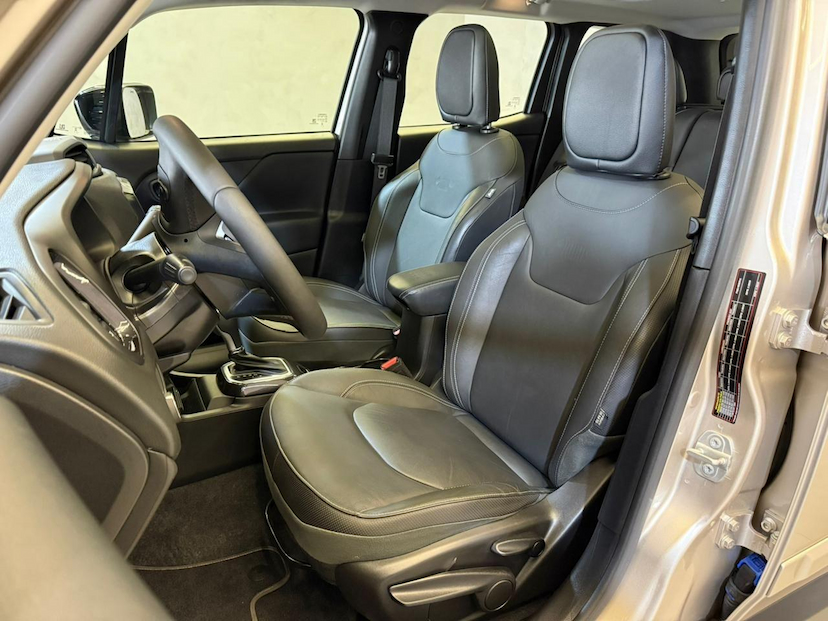 Foto do veículo JEEP RENEGADE  SAHARA 2025 12.143 KM 146.900,00
