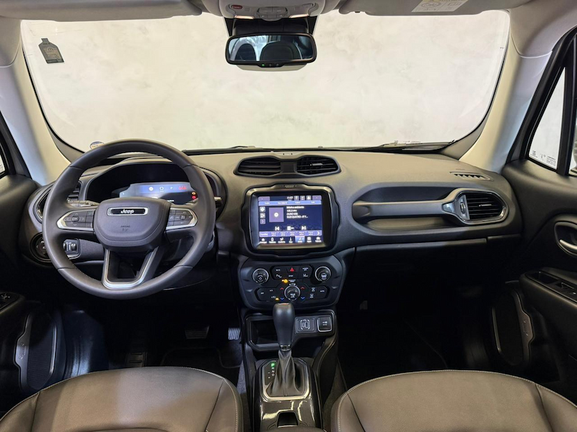 Foto do veículo JEEP RENEGADE  SAHARA 2025 12.143 KM 146.900,00