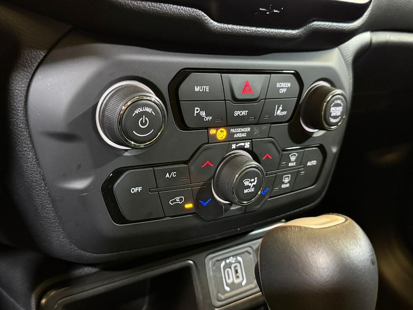 Foto do veículo JEEP RENEGADE  SAHARA 2025 12.143 KM 146.900,00