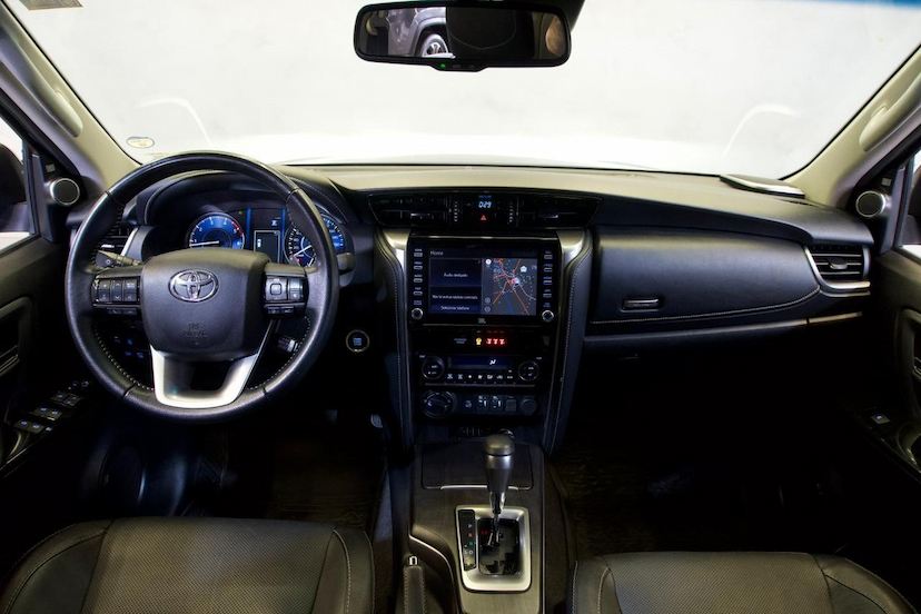 Foto do veículo TOYOTA HILUX  SW4 SRX 4X4 2.8 TDI 16V DIES. AUT. 2022 60.733 KM 269.900,00