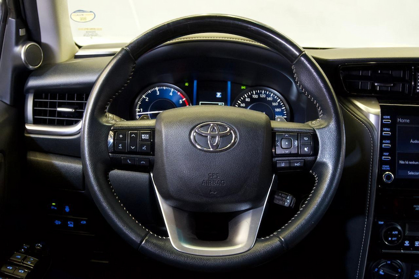 Foto do veículo TOYOTA HILUX  SW4 SRX 4X4 2.8 TDI 16V DIES. AUT. 2022 60.733 KM 269.900,00