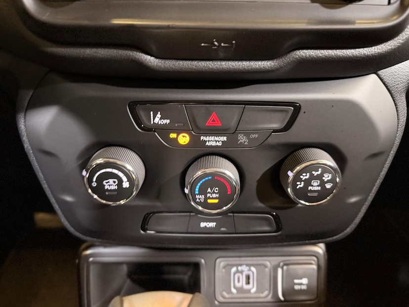 Foto do veículo JEEP RENEGADE  TURBO 2025 19 KM 114.900,00