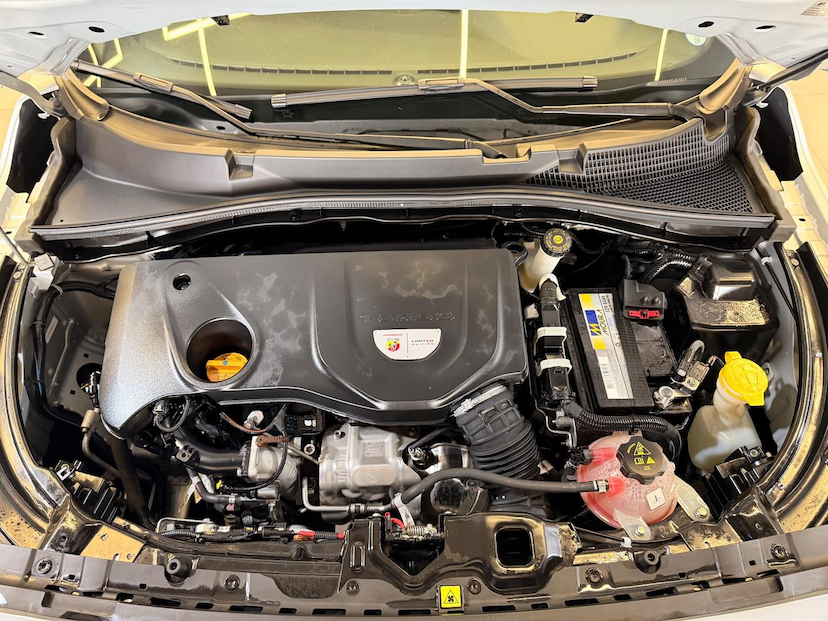 Foto do veículo FIAT FASTBACK  TURBO 270 2023 40.000 KM 116.900,00