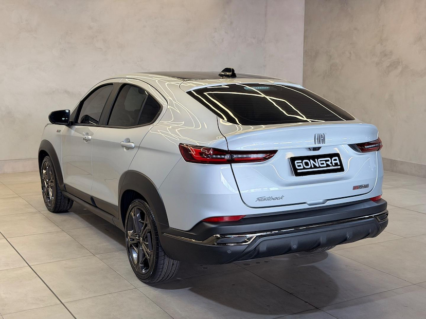 Foto do veículo FIAT FASTBACK  TURBO 270 2023 40.000 KM 116.900,00