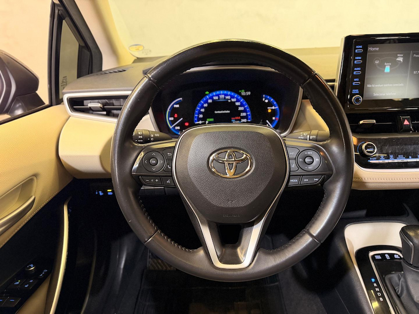 Foto do veículo TOYOTA COROLLA  APREMIUMH 2022 63.261 KM 142.900,00