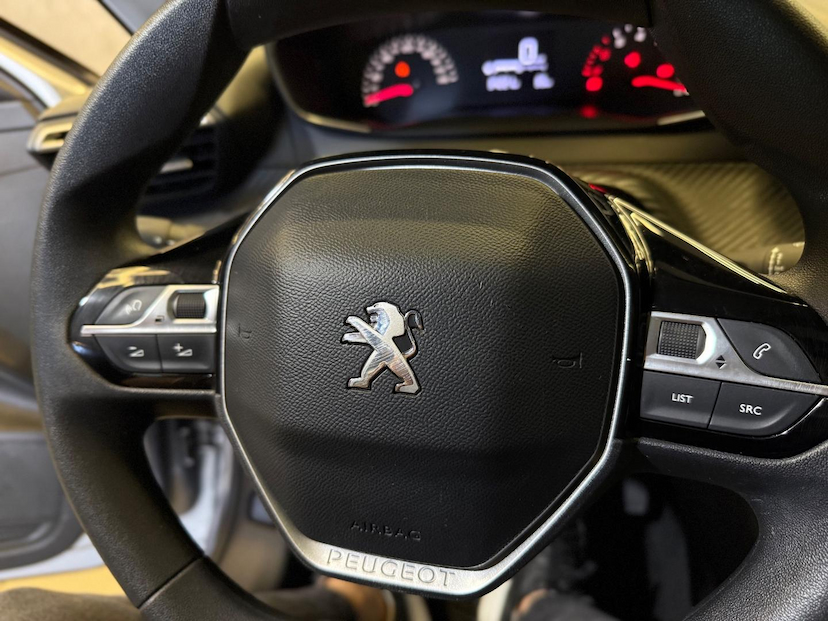 Foto do veículo PEUGEOT 208  STYLE MT 2023 34.000 KM 78.900,00