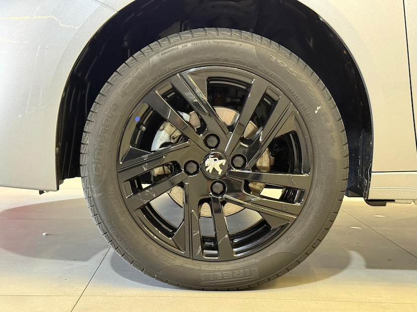 Foto do veículo PEUGEOT 208  STYLE MT 2023 34.000 KM 78.900,00