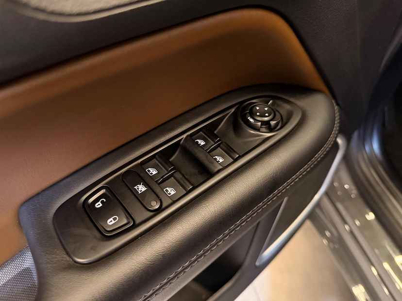 Foto do veículo RAM RAMPAGE  LARAMIE 2.0 GAS 2024 23.950 KM 205.900,00