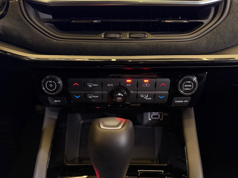 Foto do veículo JEEP COMMANDER COMMANDER BLACKHAWK 2025 123 KM 256.900,00