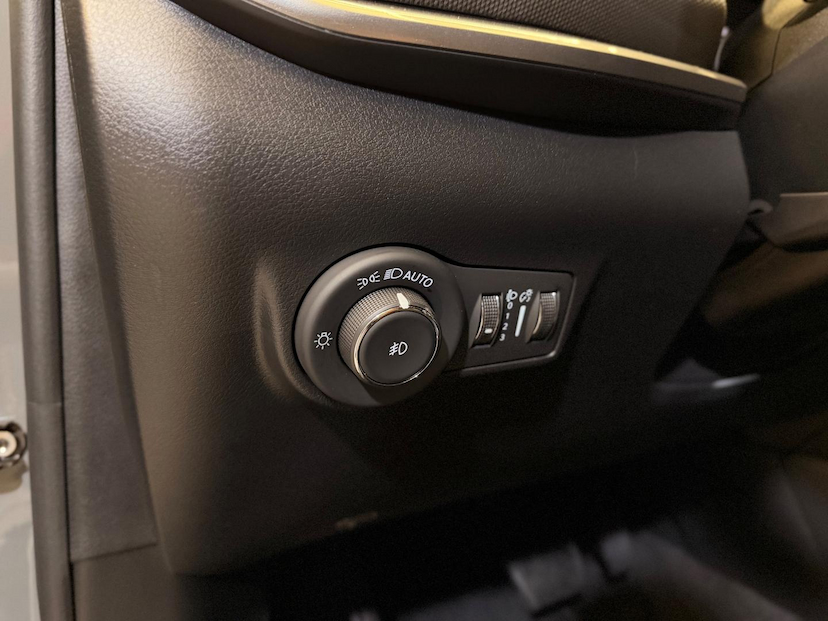 Foto do veículo JEEP COMPASS  LONG TF 2024 25.928 KM 145.900,00