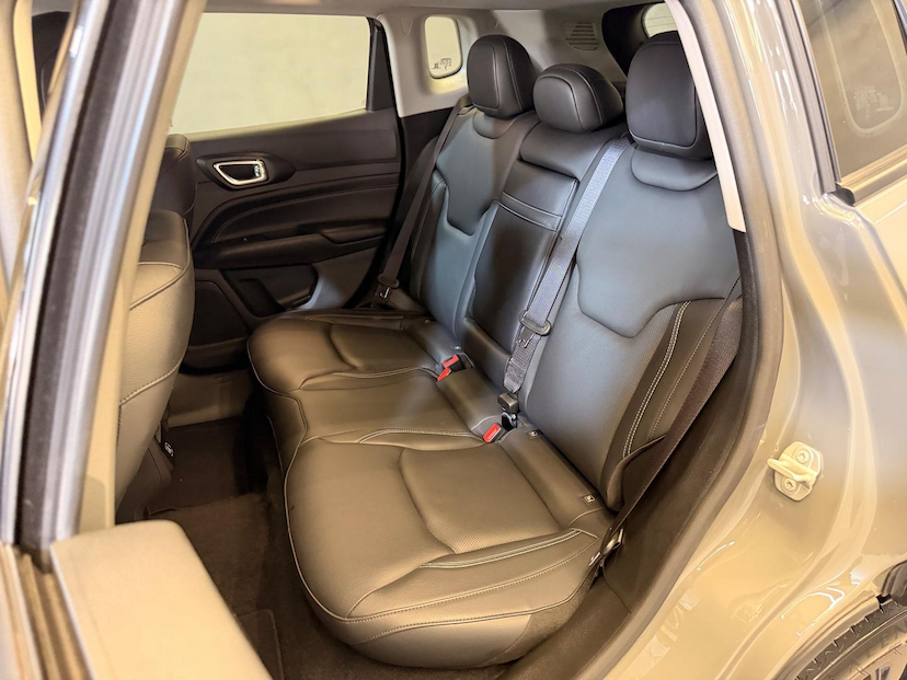 Foto do veículo JEEP COMPASS  LONG TF 2024 25.928 KM 145.900,00