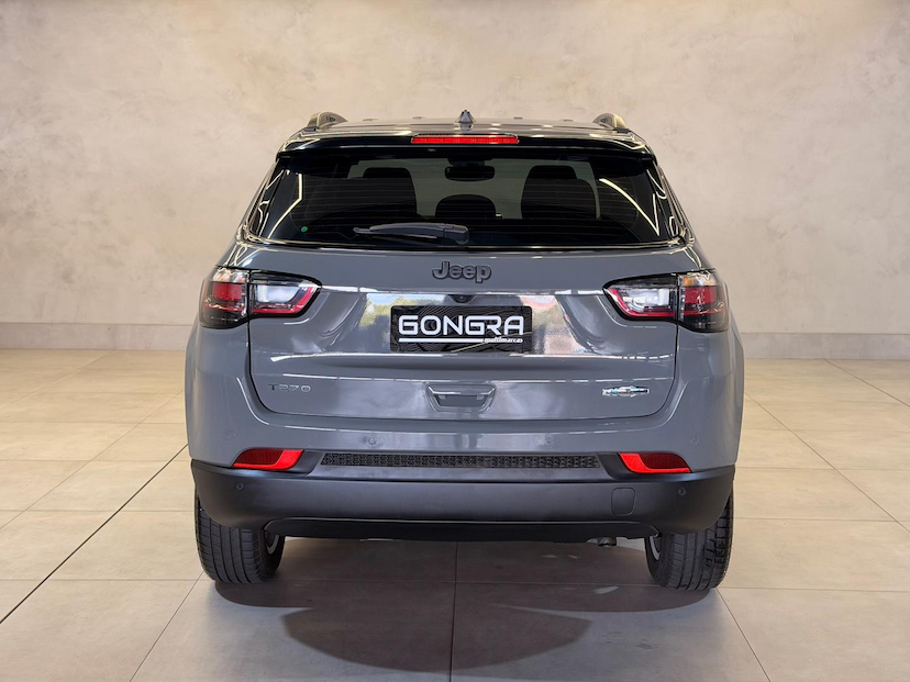 Foto do veículo JEEP COMPASS  LONG TF 2024 25.928 KM 145.900,00