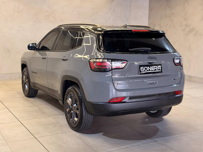 Foto do veículo JEEP COMPASS  LONG TF 2024 25.928 KM 145.900,00