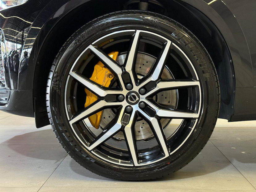 Foto do veículo VOLVO XC60  T8 POLESTAR 2023 26.411 KM 319.900,00