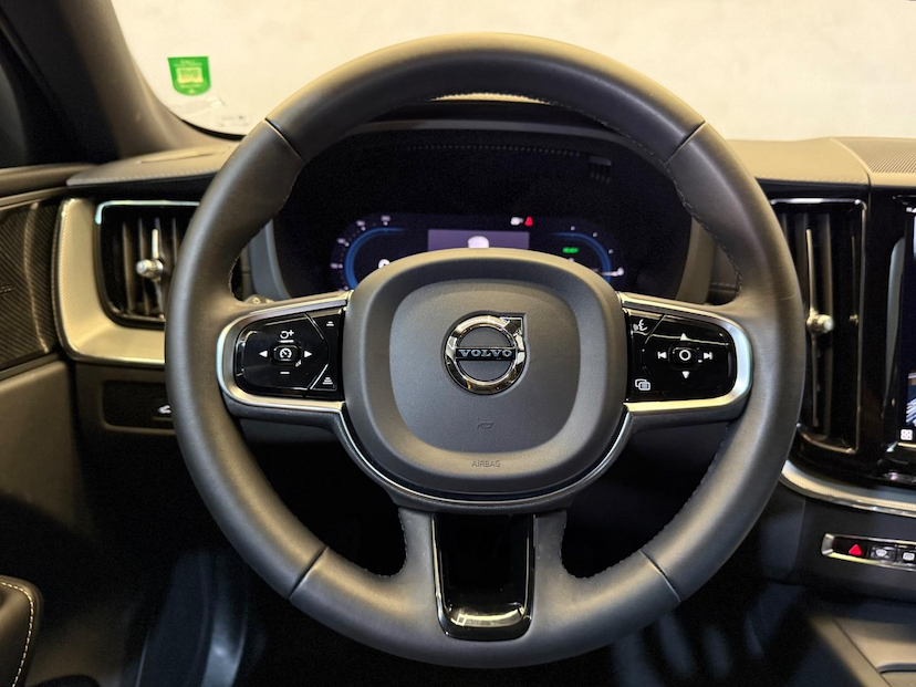 Foto do veículo VOLVO XC60  T8 POLESTAR 2023 26.411 KM 319.900,00