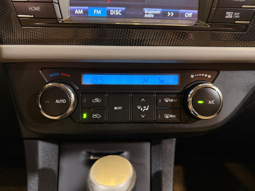 Foto do veículo TOYOTA COROLLA  2.0 XEI 16V FLEX 4P AUTOMATICO 2015 97.522 KM 83.900,00