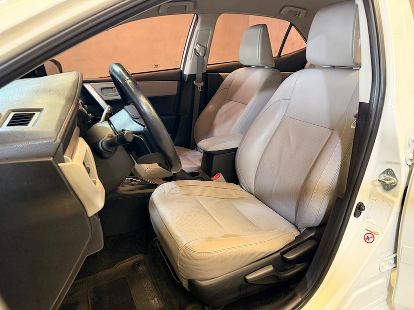 Foto do veículo TOYOTA COROLLA  2.0 XEI 16V FLEX 4P AUTOMATICO 2015 97.522 KM 83.900,00