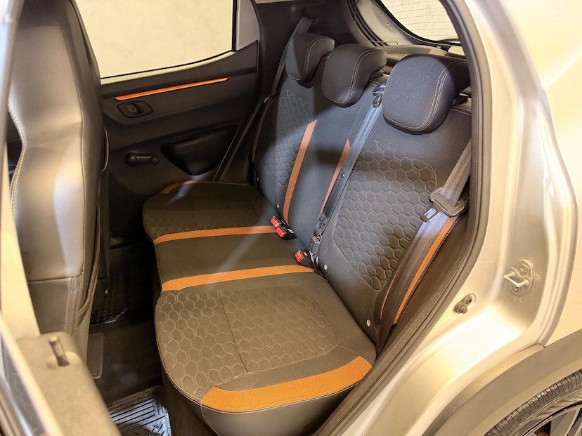 Foto do veículo RENAULT KWID  OUTSIDER 1.0 FLEX 12V 5P MEC 2022 58.047 KM 54.900,00