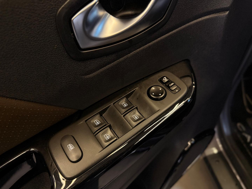Foto do veículo RENAULT CAPTUR  ICO13TCVT 2022 55.780 KM 96.900,00