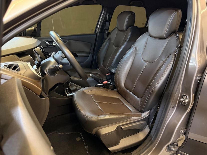 Foto do veículo RENAULT CAPTUR  ICO13TCVT 2022 55.780 KM 96.900,00
