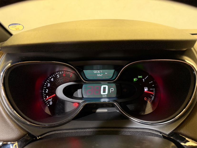 Foto do veículo RENAULT CAPTUR  ICO13TCVT 2022 55.780 KM 96.900,00