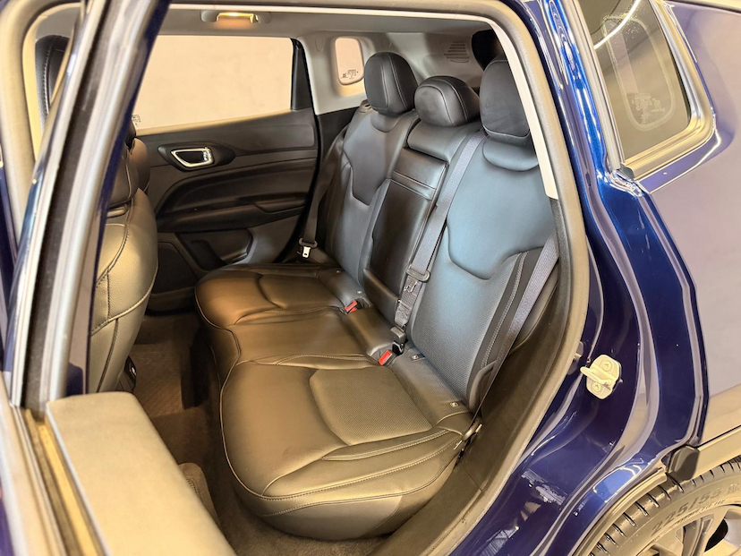 Foto do veículo JEEP COMPASS  LONG. T270 1.3 TB 4X2 FLEX AUT. 2022 61.943 KM 118.900,00